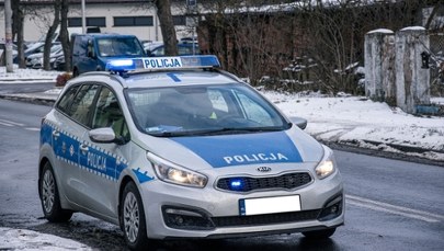 Trzy ciała w mieszkaniu. Służby zawiadomili sąsiedzi