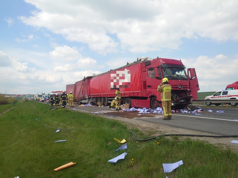 Trzy ciężarówki zderzyły się na opolskim odcinku Autostrady A4. /PSP Strzelce Opolskie /materiał zewnętrzny