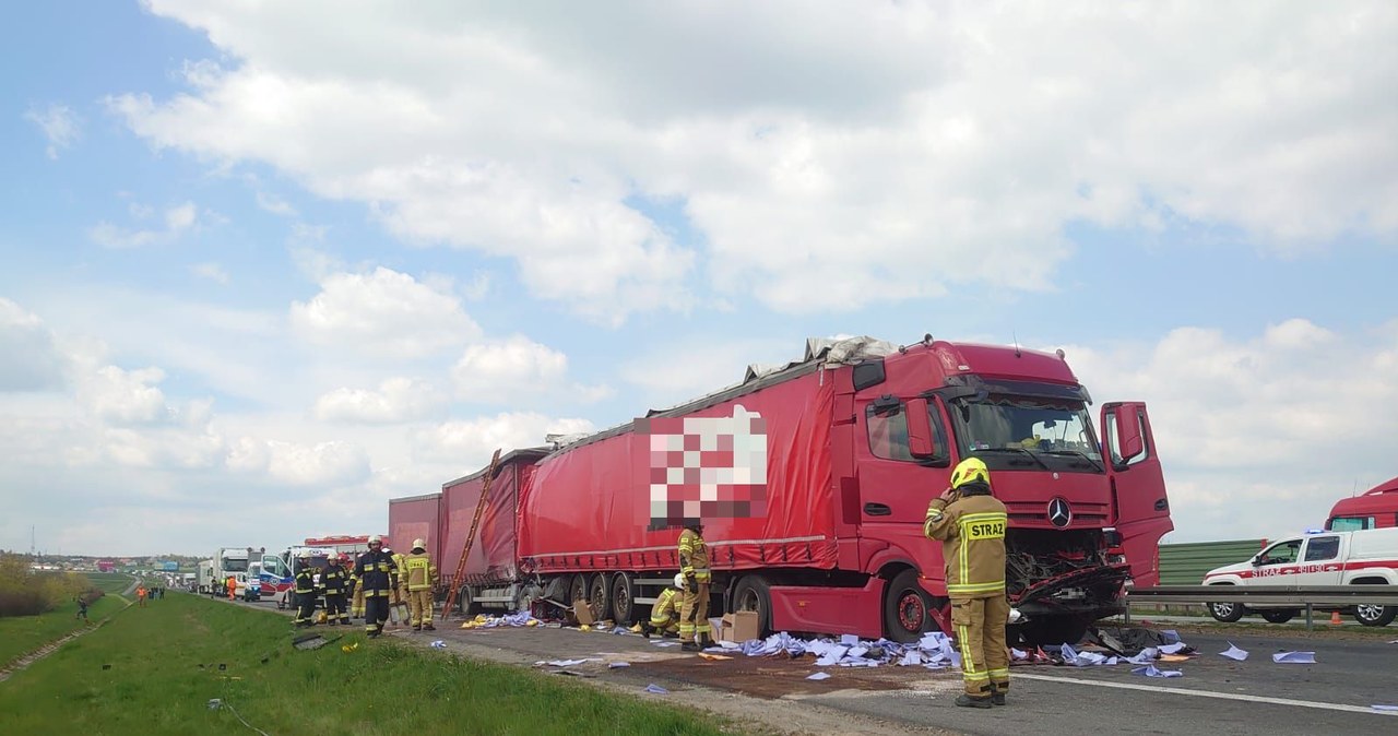 Trzy ciężarówki zderzyły się na opolskim odcinku Autostrady A4. /PSP Strzelce Opolskie /materiał zewnętrzny