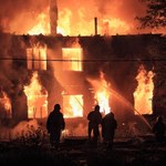 Trzy domy spłonęły przez wadliwą ładowarkę telefonu