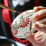 Trzy kolory Wielkanocy. Co oznaczają kolory świątecznych dekoracji?