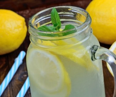 Trzy korzyści zdrowotne z picia lemoniady. Unikaj, jeśli cierpisz refluks