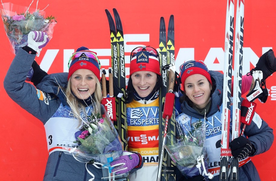Trzy Norweżki na podium: Marit Bjoergen, Therese Johaug i Heidi Weng /TERJE PEDERSEN /PAP/EPA