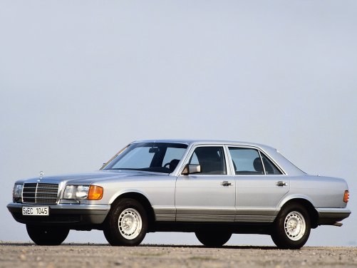 Trzy odmiany do wyboru – zwykła, przedłużona oraz luksusowe coupe. Silniki oferowały od 125 do 299 KM mocy. /Mercedes
