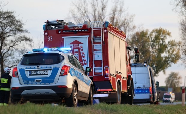 Trzy osoby w szpitalu po zderzeniu wozu strażackiego z samochodem