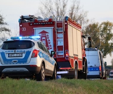 Trzy osoby w szpitalu po zderzeniu wozu strażackiego z samochodem