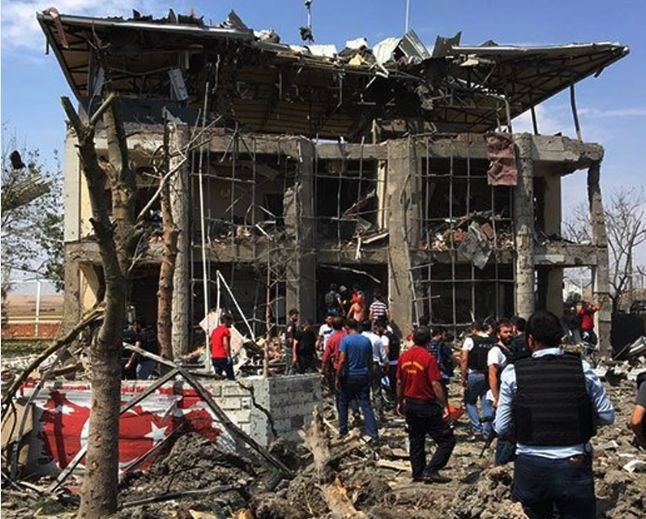 Trzy osoby zginęły w zamachu bombowym niedaleko Diyarbakir, fot. CNN Turk /