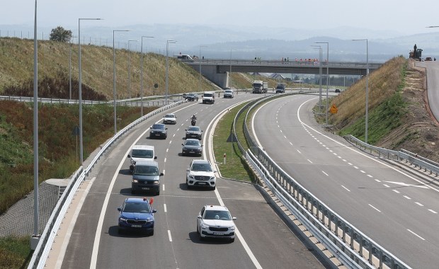 ​Trzy pęknięcia na nowej "zakopiance". Obowiązuje ograniczenie prędkości