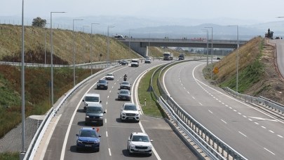 ​Trzy pęknięcia na nowej "zakopiance". Obowiązuje ograniczenie prędkości