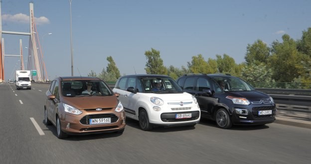 Trzy pomysły na miejskiego minivana, czyli Citroen, Fiat i Ford. Najnowsze 500L jest największe spośród konkurentów. /Motor