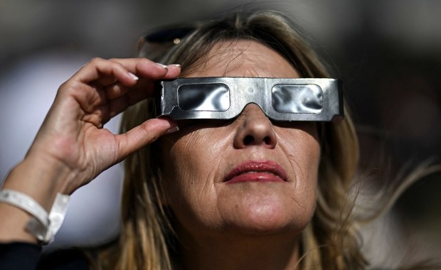 Trzy zaćmienia słońca rok po roku. Powstanie specjalna komisja