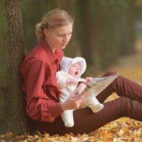 Trzyletni okres pozostawania na urlopie macierzyńskim i wychowawczym wynosi około 30 tysięcy złotych /AFP
