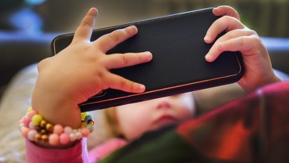Trzymajcie maluchy z dala od ekranów! To zaburza rozwój ich mózgów