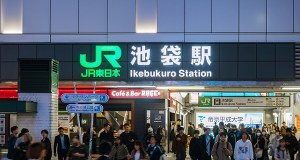 Trzymał noże w obu rękach. Morderstwo w sklepie z Pokemonami