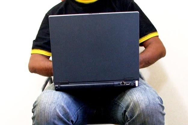 Trzymanie notebooka na kolanach może szkodzić płodności Fot. Bruno Neves /stock.xchng