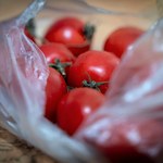 Trzymasz pomidory w lodówce? Dzięki temu trikowi będą słodkie i aromatyczne