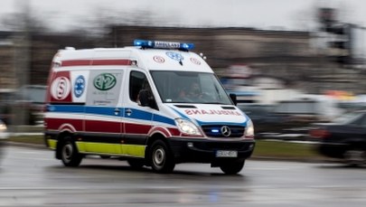 Trzyosobowa rodzina potrącona na przejściu dla pieszych w Ciechanowie. Mężczyzna nie żyje