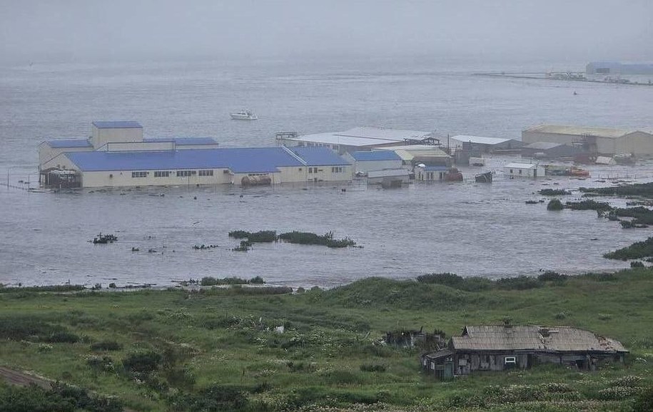 Tsunami w porcie w rosyjskim mieście Siewiero-Kurilsk /@PettusWX (X) /