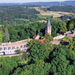 Tu historia przenika się z legendą. Zamek Frankenstein robi wrażenie