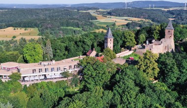 Tu historia przenika się z legendą. Zamek Frankenstein robi wrażenie