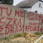 "Tu mieszka zdrajca Polski" na posesji posłanki PO. Policja szuka sprawców