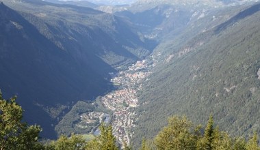 Tu nie ma słońca przez pół roku. Mieszkańcy radzą sobie w wyjątkowy sposób