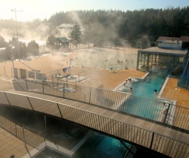 Tu nie ma tłumów. Baseny termalne i góry godzinę od polskiej granicy