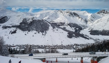 Tu pojeździsz na nartach zupełnie za darmo. Świetne trasy i gwarancja pogody 