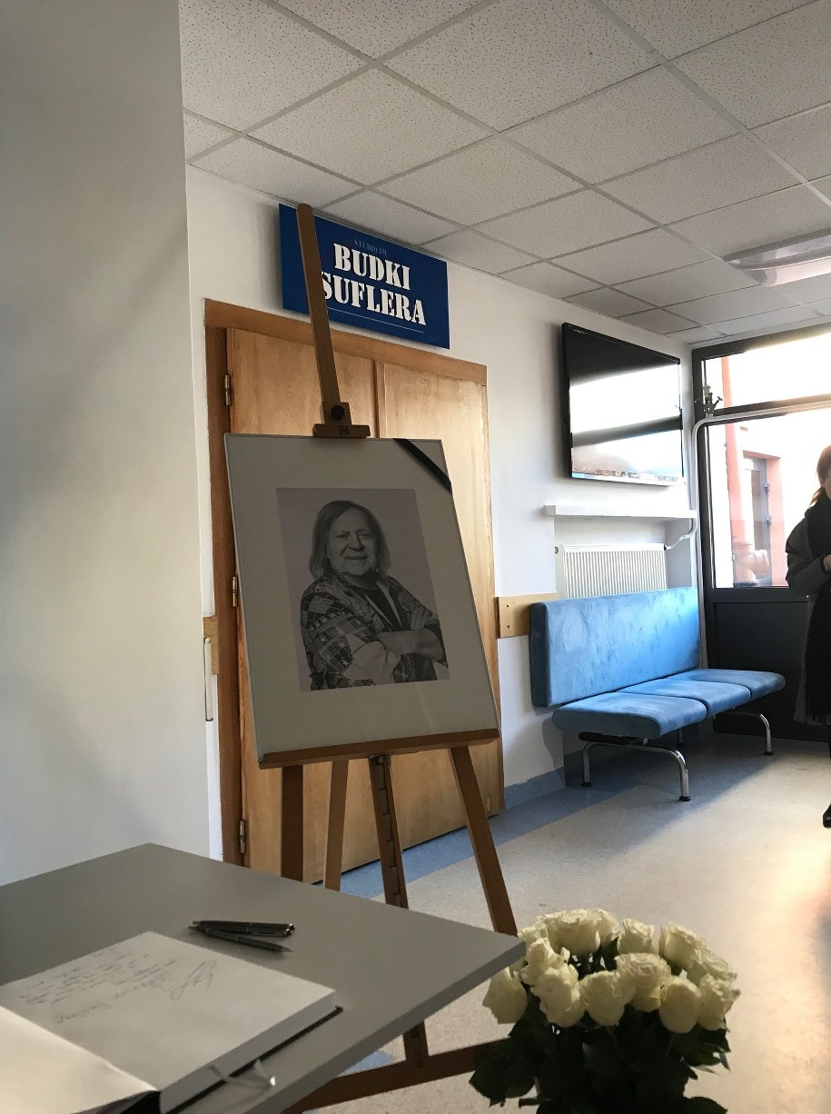 Tu powstawały największe hity Budki Suflera. Przed studiem imienia zespołu została wystawiona księga kondolencyjna /Krzysztof Kot /RMF FM