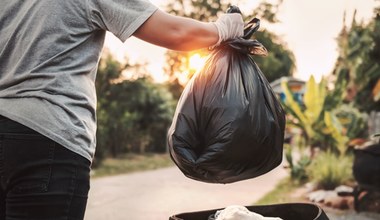 Tu seniorzy są zwolnieni z opłat za wywóz śmieci. Sprawdź, czy twoje miasto jest na liście 