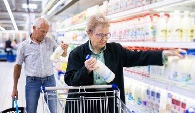 Tu seniorzy zapłacą mniej za zakupy spożywcze. Wystarczy tylko 1 dokument