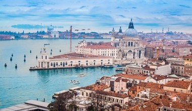 Tu warto wybrać się w lutym. Loty za grosze i najpopularniejszy karnawał w Europie