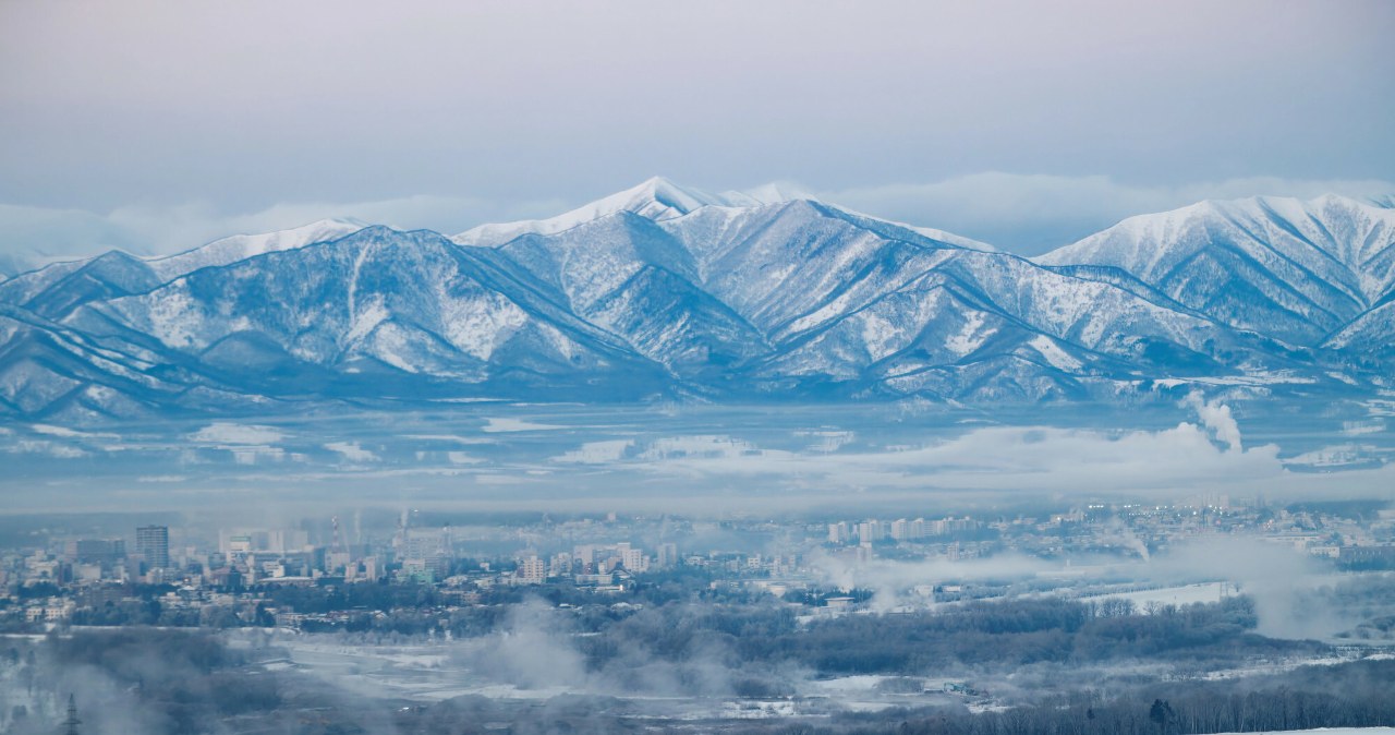 ​Tu znajduje się najbardziej zaśnieżone miasteczko świata. Kilkanaście metrów śniegu to standard /Deposit Photos /East News