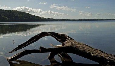 Tu znajduje się najgłębsze jezioro w Polsce. Ma ponad 100 m i rzadko zamarza