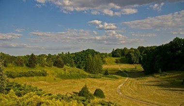 Tu znajduje się największy park miejski w Polsce. Jest nawet wodospad