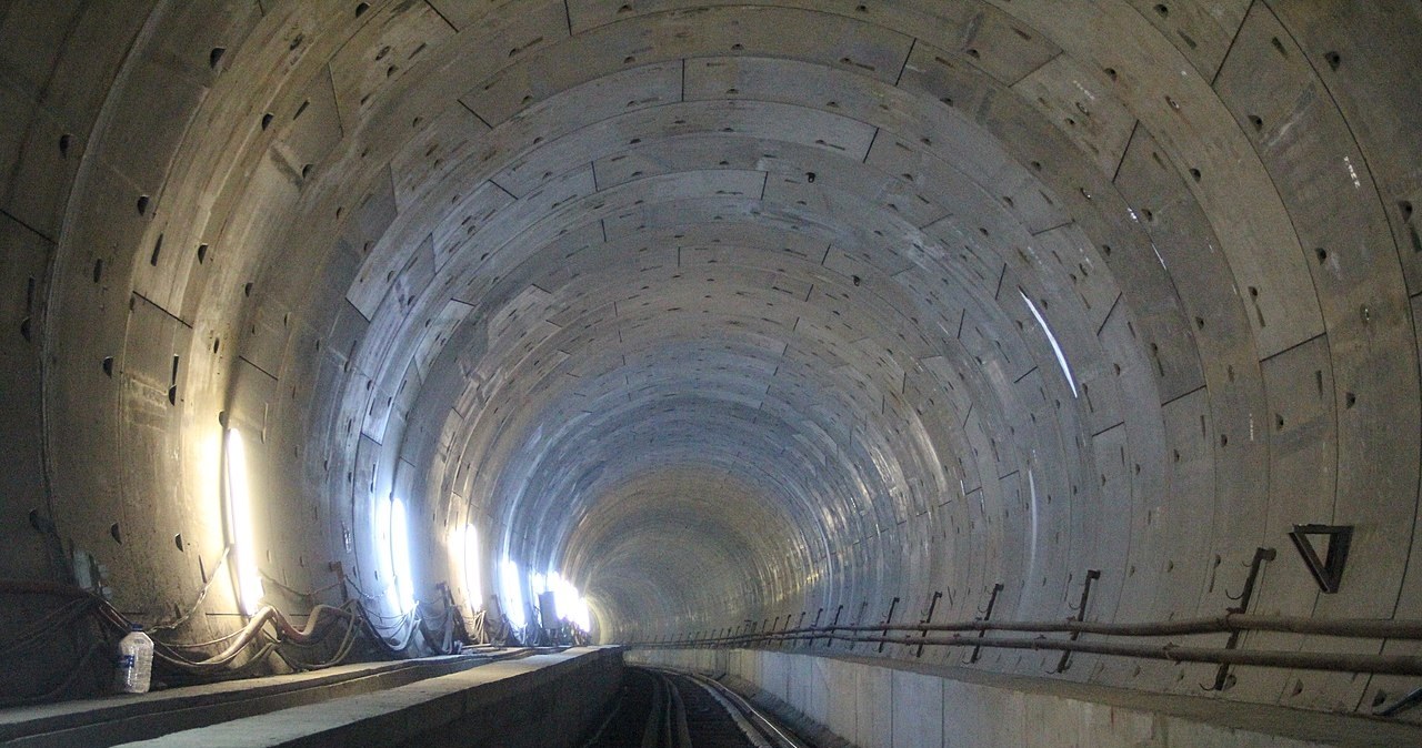 Tunel kolejowy Marmaray /MEOGLOBAL /domena publiczna