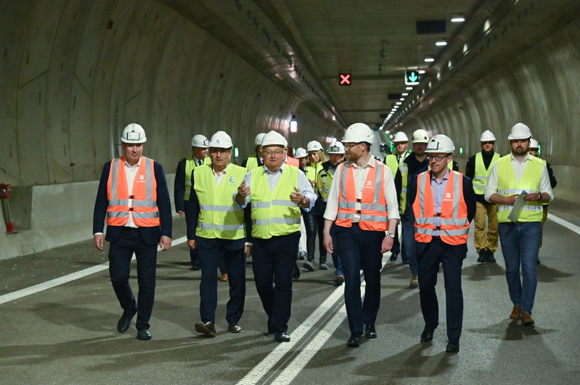 Tunel, który połączy wyspy Uznam i Wolin, ma zostać oddany do użytku pod koniec czerwca /	Marcin Bielecki   /PAP