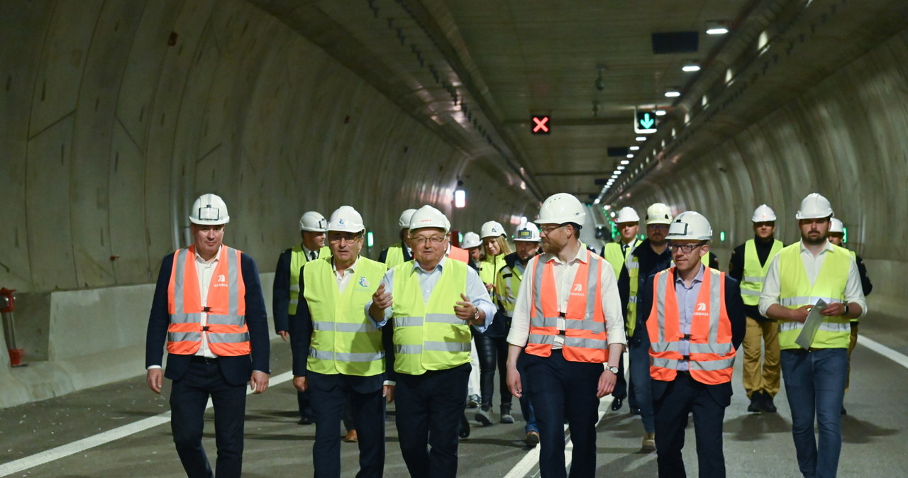 Tunel, który połączy wyspy Uznam i Wolin, ma zostać oddany do użytku pod koniec czerwca /	Marcin Bielecki   /PAP