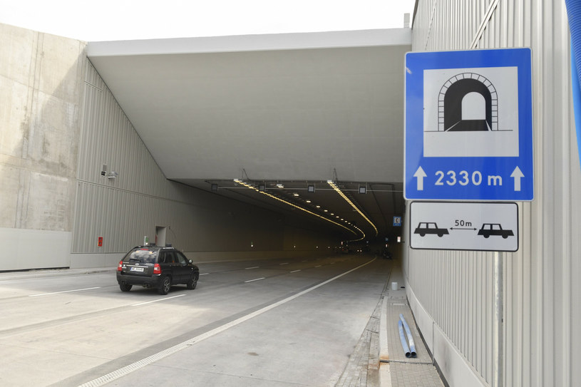 Tunel na S2 (Południowa Obwodnica Warszawy) ma być otwarty jeszcze w tym roku /MAREK KUDELSKI/AGENCJA SE /East News
