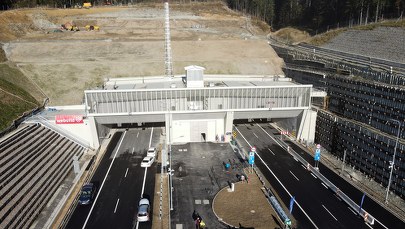 Tunel na zakopiance otwarty. Budowa 2 km trwała ponad 5,5 roku
