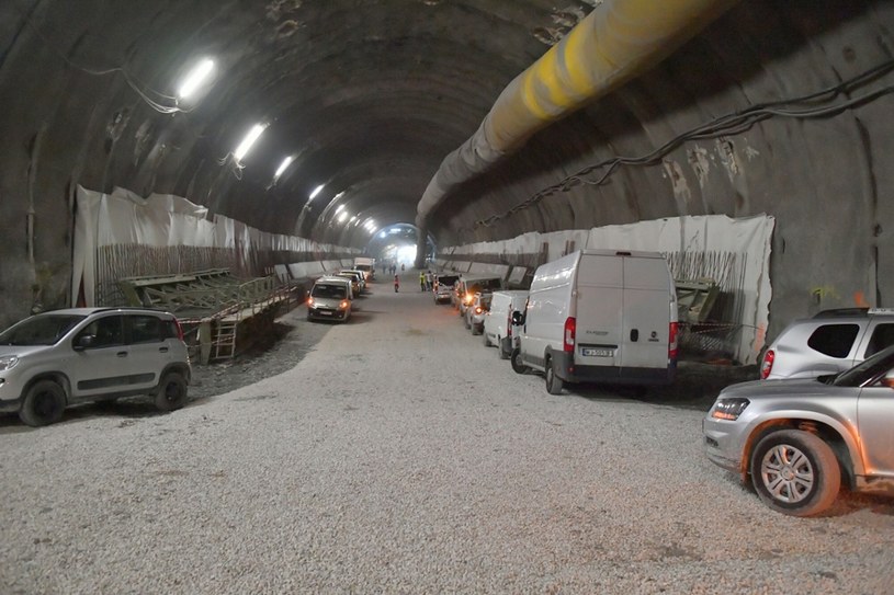 Tunel na Zakopiance pod Luboniem Małym /Paweł Murzyn  /East News