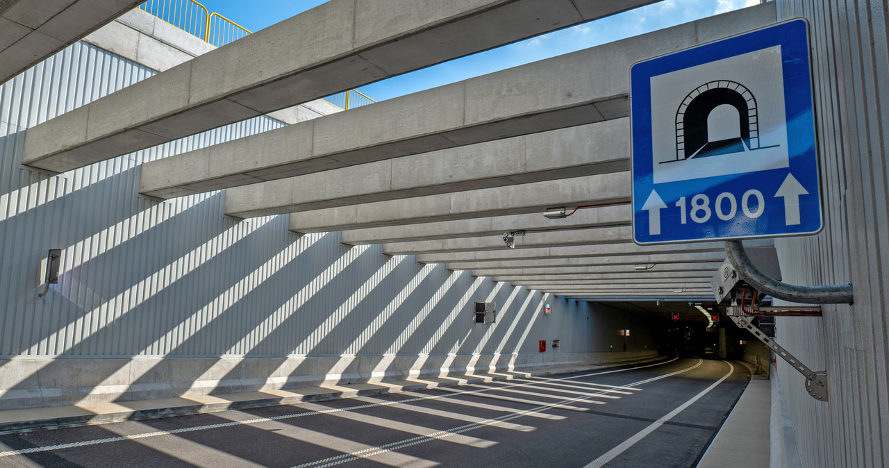 Tunel pod Świną jest już otwarty dla ruchu samochodowego /GDDKiA