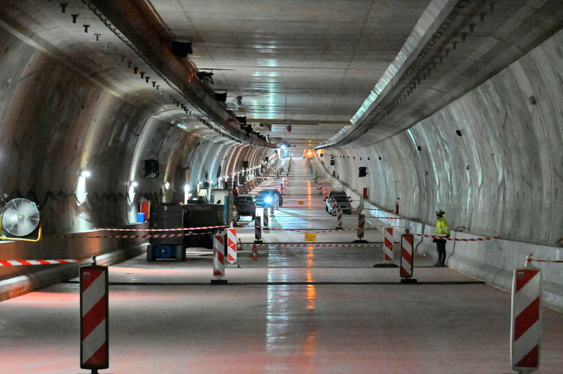 Tunel pod Świną (na zdjęciu stan z lutego br.) będzie najdłuższym podwodnym tunelem w Polsce /DOMIN/AGENCJA SE/ /East News