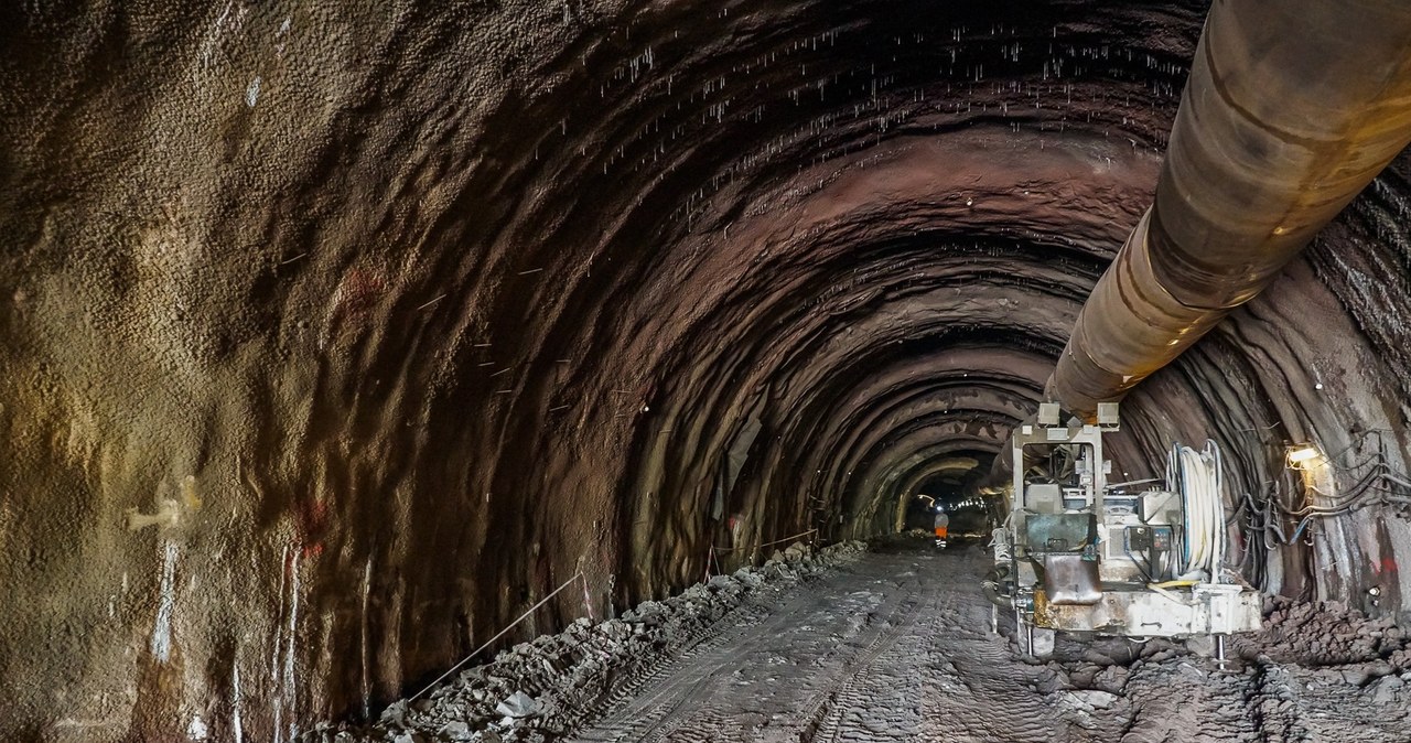 Tunel w masywie Białożyńskiego Gronia /GDDKiA