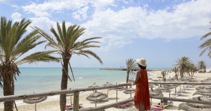 Tunezja oferuje tygodniowe pakiety all inclusive już od około 1800 zł za osobę, a przy tym słynie z bardzo dobrego standardu hoteli i bogatej oferty gastronomicznej. /materiały promocyjne