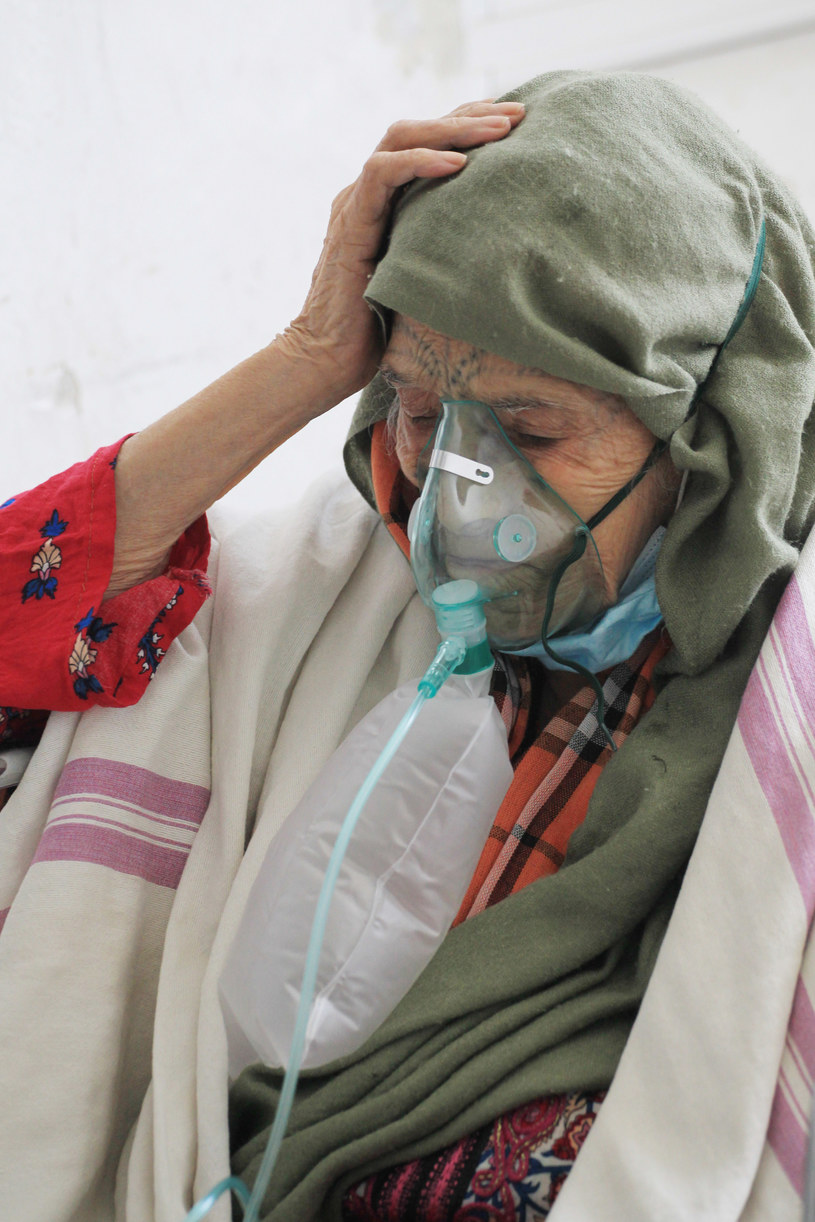 Tunezyjska kobieta chora na COVID-19 /Jdidi Wassim /Agencja FORUM