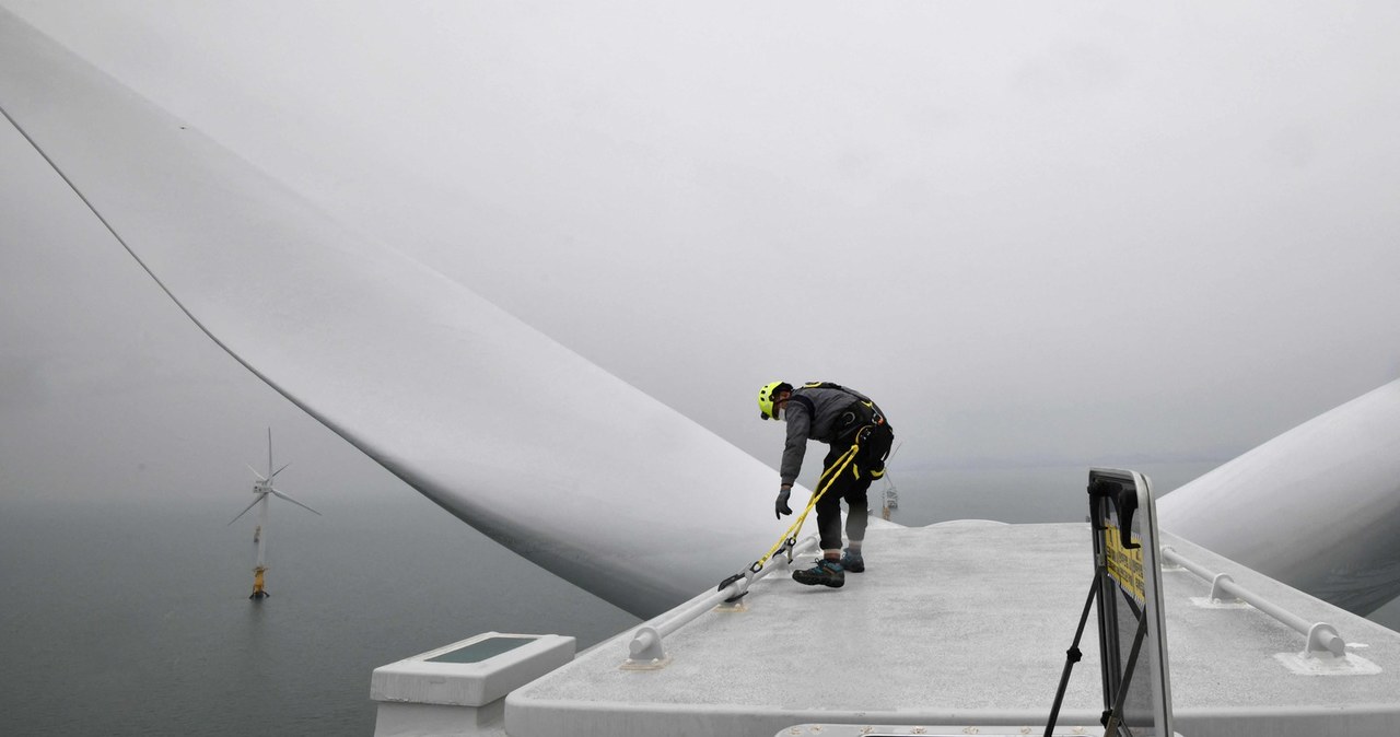 Turbiny wiatrowe zużywają się. Wiele z nich trafia na wysypiska śmieci lub jest spalana. Czy jest inne wyjście?  (zdj. ilustracyjne) /AFP