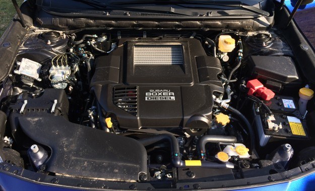 Turbodiesel emituje o połowę mniej tlenków azotu i ma mniejszy stopień sprężania (15,2 zamiast 16:1) niż stosowany dotychczas. Pojemność, moc i moment bez zmian: 2 litry, 150 KM oraz 350 Nm. /Motor