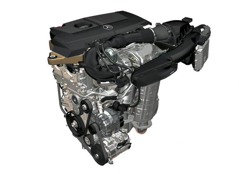 Turbodoładowany silnik o pojemności 1,6 l ma bezpośredni wtrysk i rozwija moc 156 KM. Połączono go z dwusprzęgłową skrzynią. /Mercedes