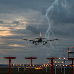 Turbulencje w samolotach mogą stać się coraz częstsze i silniejsze. Winne są…